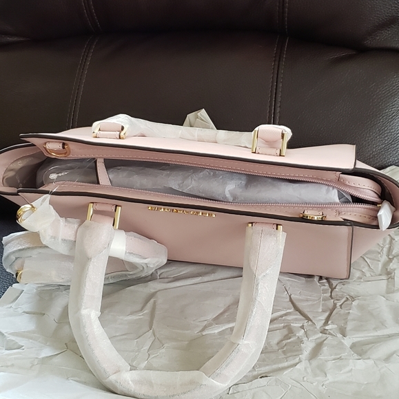 Michael Kors Women Selma Leather Medium Satchel - Picture 5 of 8